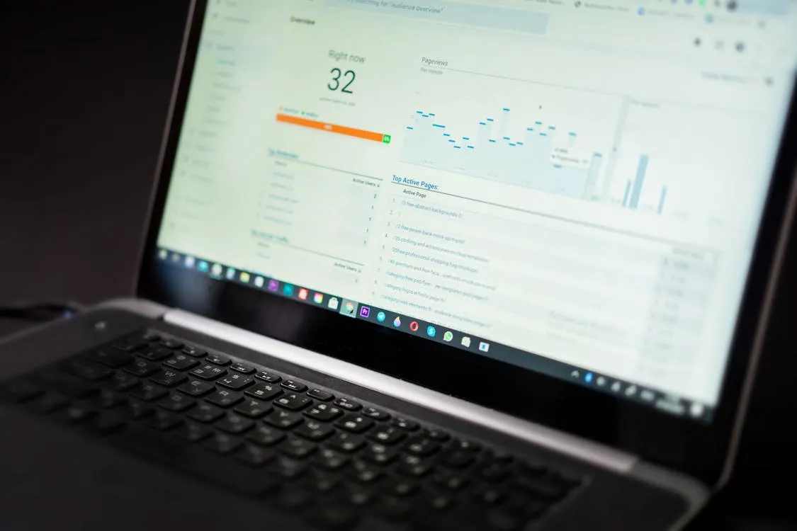 Analytics dashboard showing AI and human support handoff metrics